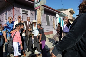andrews.pose Troy, James and Glen David Andrews pose with their neighbors in Treme. Photo by Elsa Hahne.
