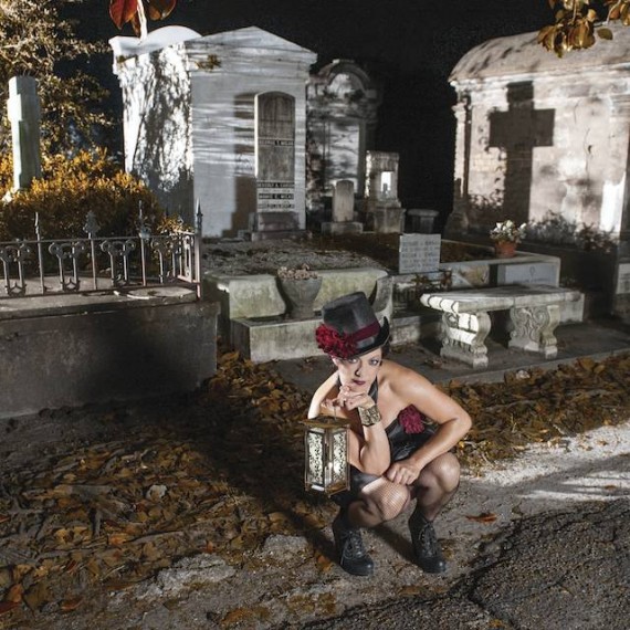Ingrid Lucia, Elsa Hahne, cemetary, photo