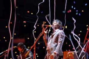 Wayne Coyne of the Flaming Lips at Voodoo Experience 2009. Photo by Kim Welsh.