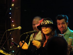 susan-cowsill-covered-in-vinyl-dennis-gardner-photos-039 susan-cowsill-covered-in-vinyl-dennis-gardner-photos-039