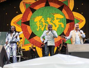 earth-wind-and-fire-jazz-fest-congo-square-photo-elsa-hahne