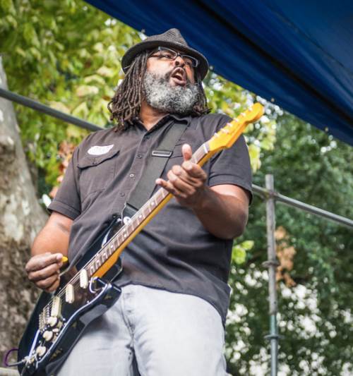 Alvin Youngblood Hart, Crescent City Blues and BBQ Festival, 2013, photo, Elsa Hahne Alvin Youngblood Hart, Crescent City Blues and BBQ Festival, 2013, photo, Elsa Hahne