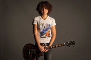 mia-borders2-love-tee mia-borders2-love-tee