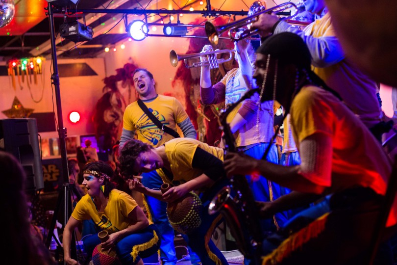 BateBunda, The Emergency Circus